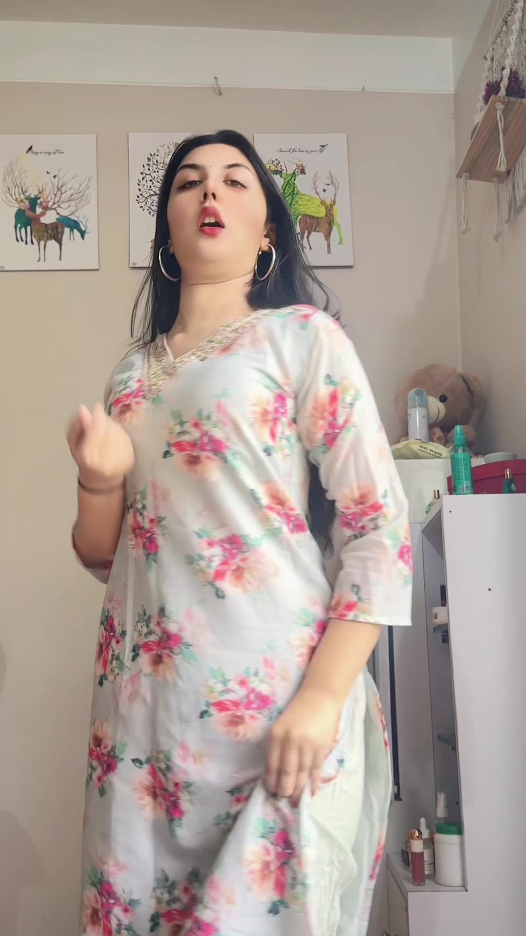 @AKRITI👑