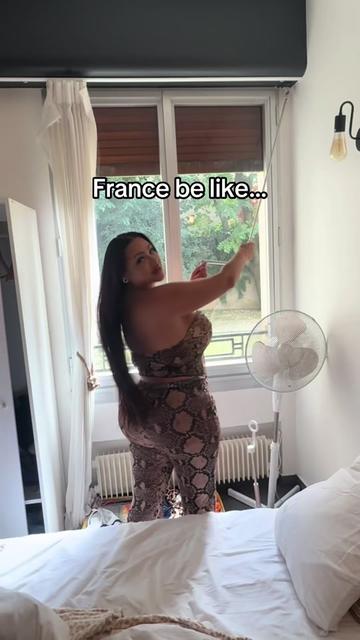 @zoeyfoxxofficial