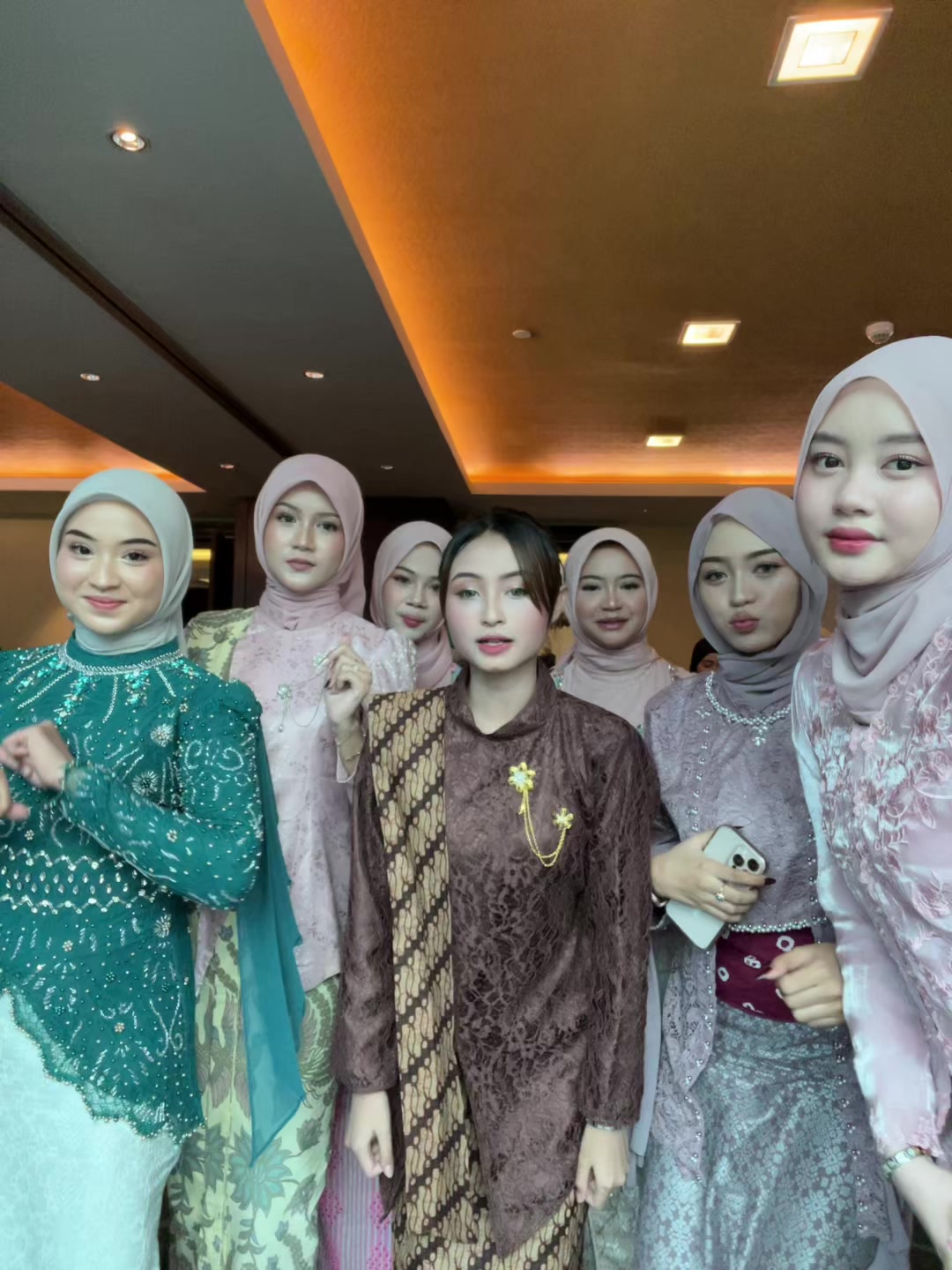 @widya oghell