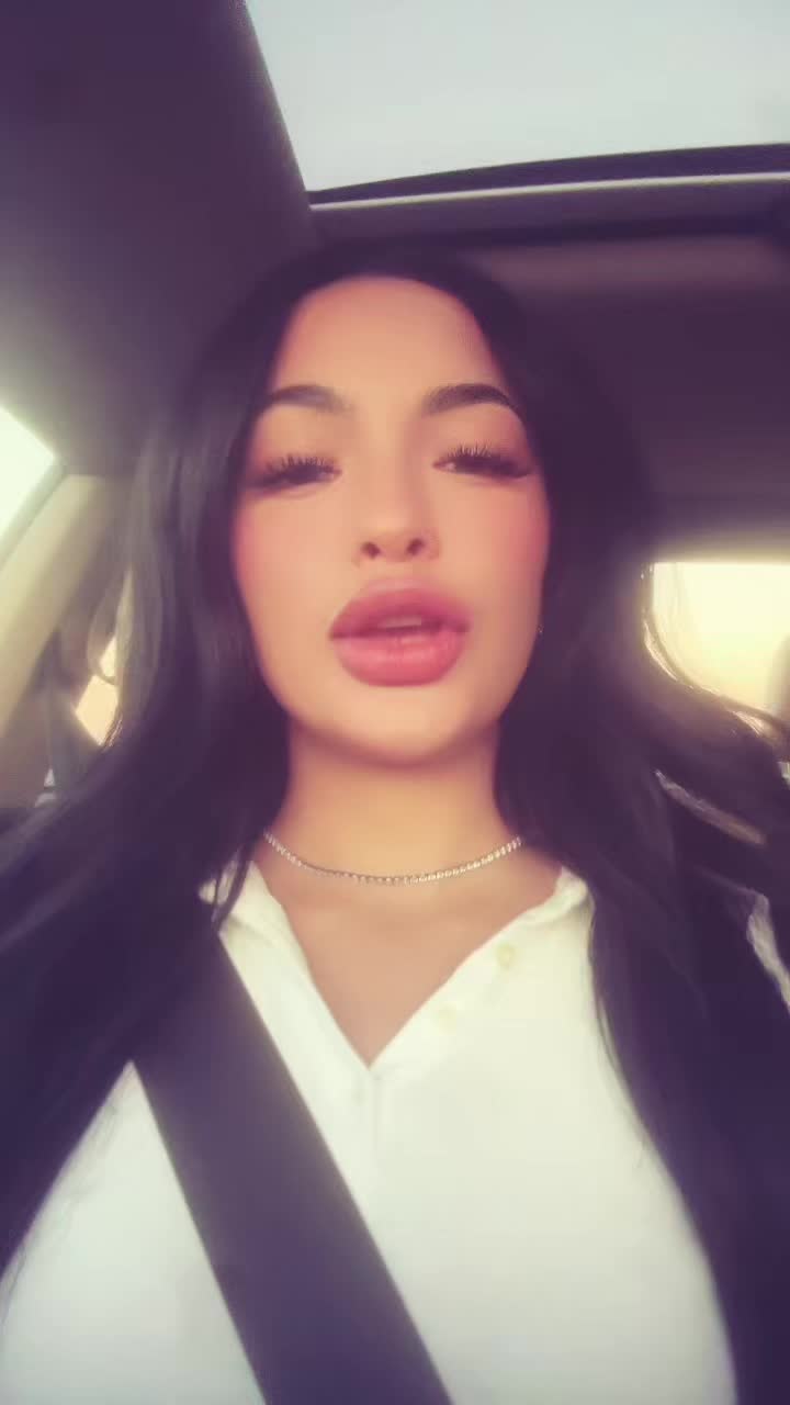 @Rikki Rae🎀