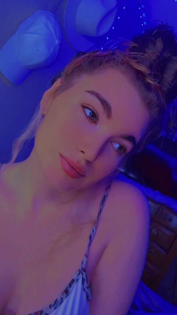 @โฅ๐๐๐๐ข๐โฅ
