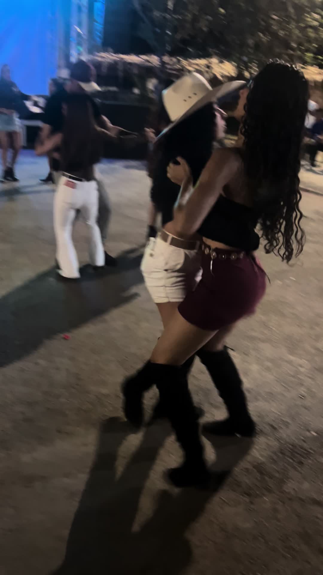 @Geovana 💃😝