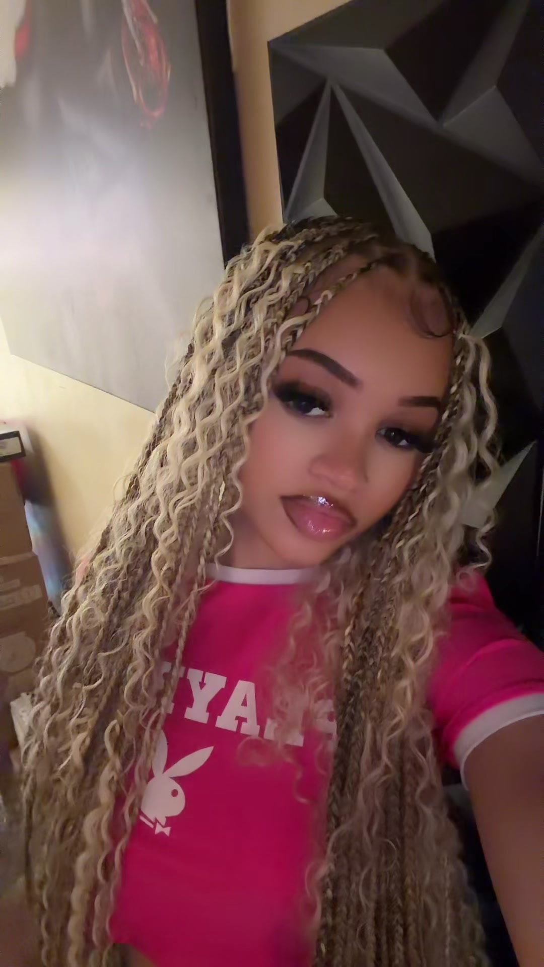 @reinamonaee