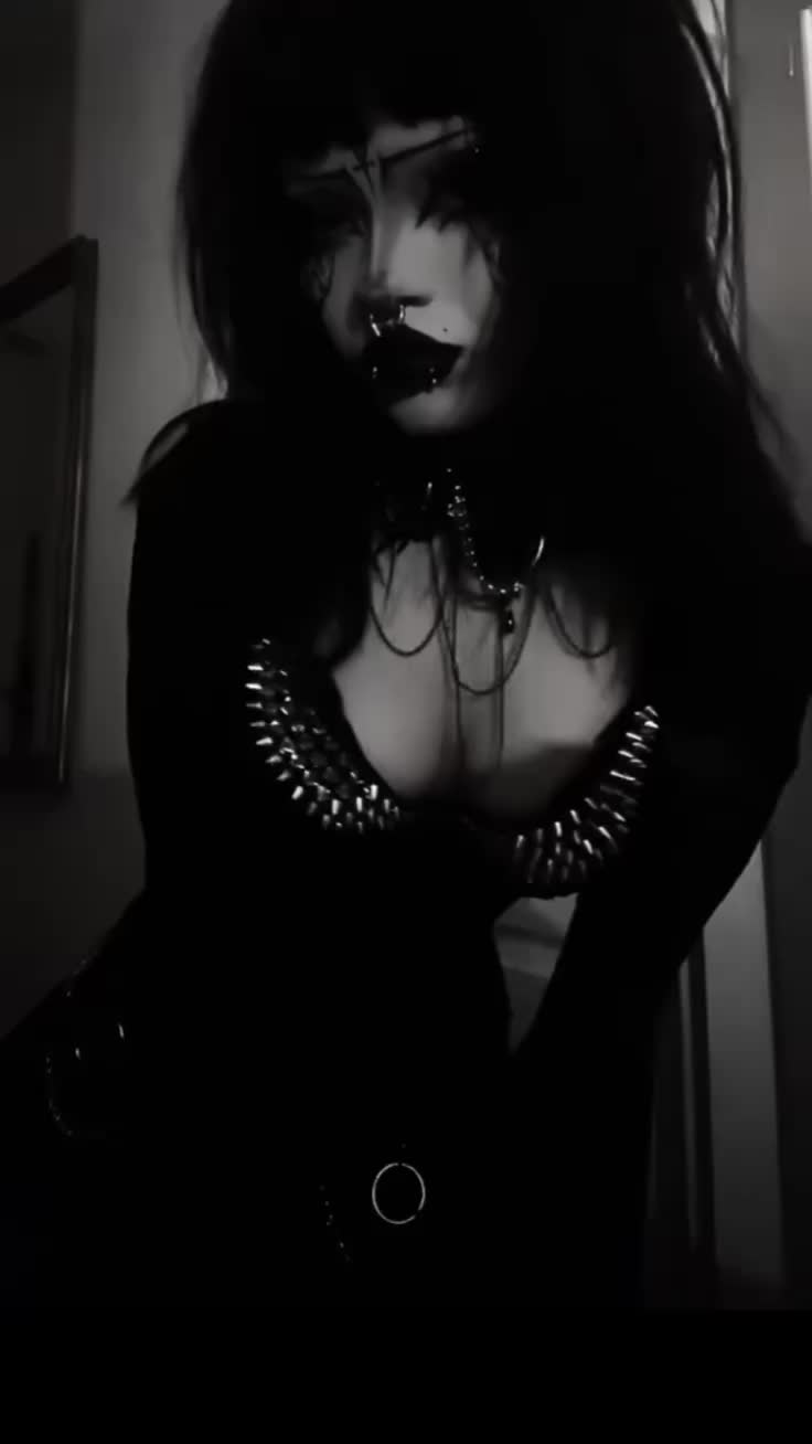 @_Ava_