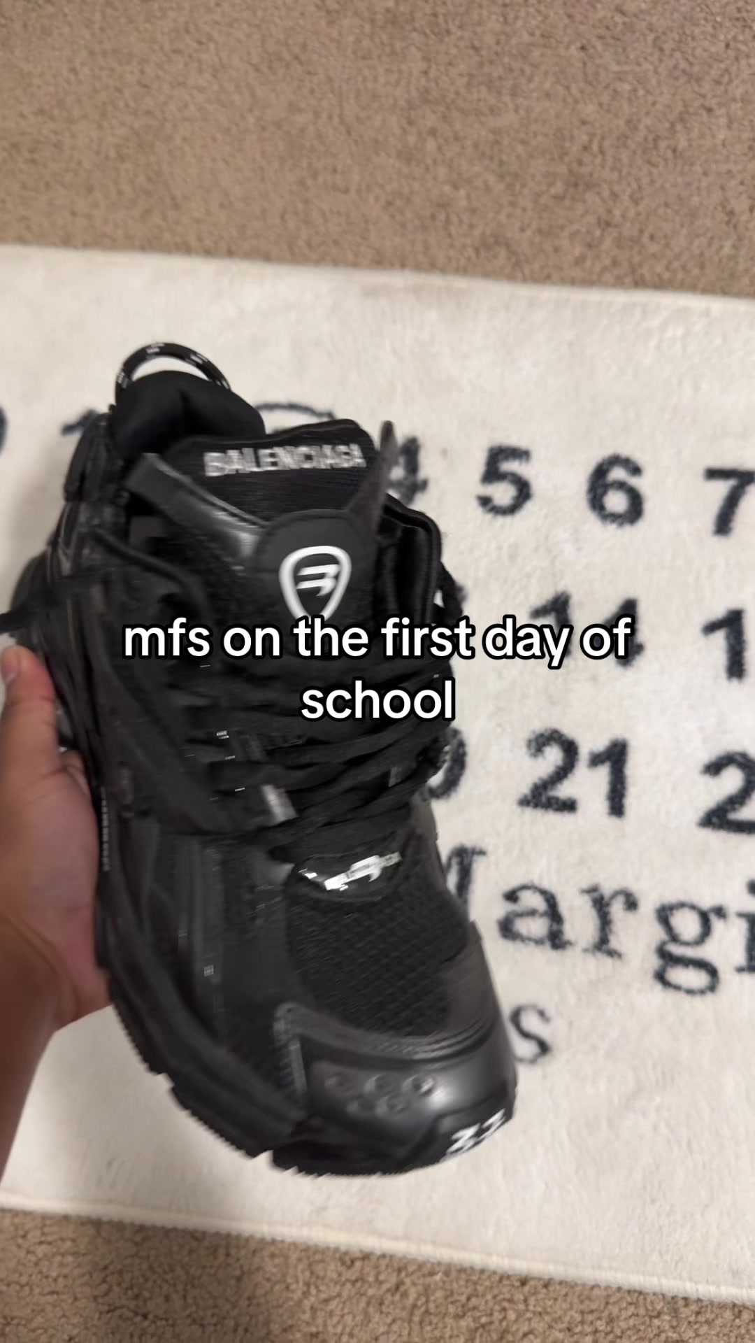 @⃟