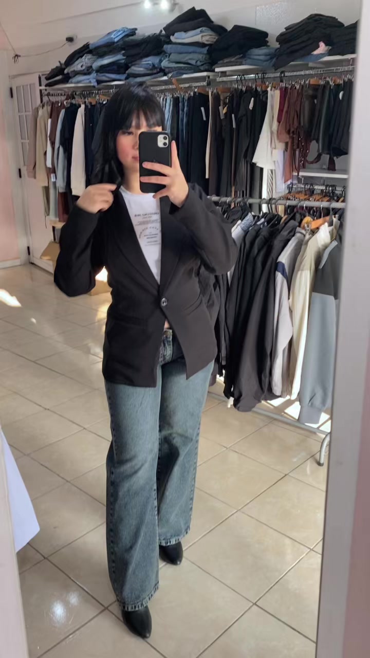 @𝑨𝒏𝒕𝒐𝒏𝒆𝒍𝒍𝒂