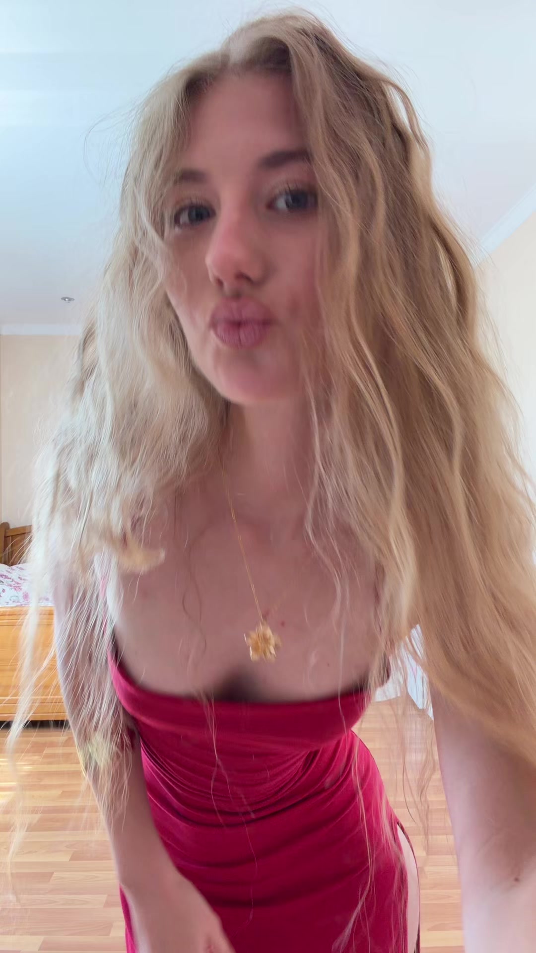 @Blondinka
