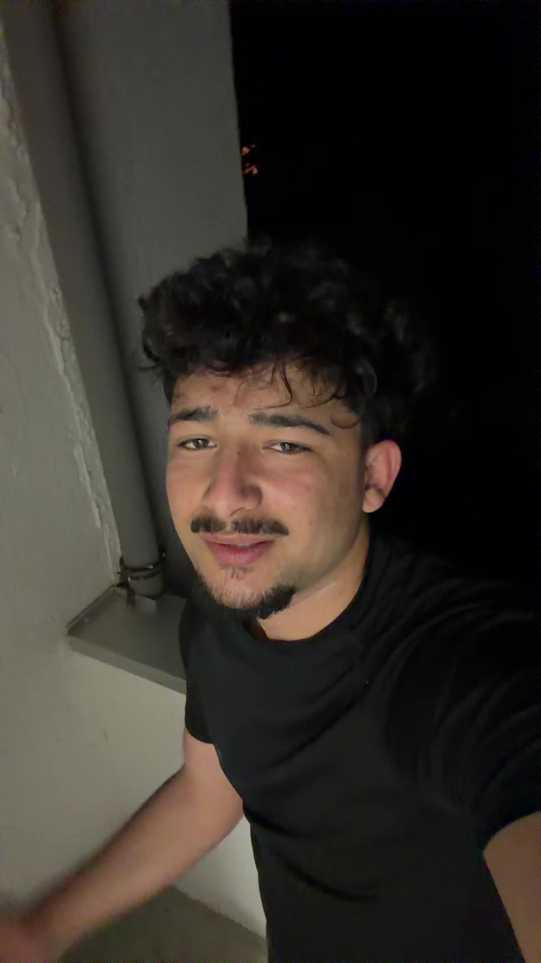 @𝐀𝐋𝐈 👻