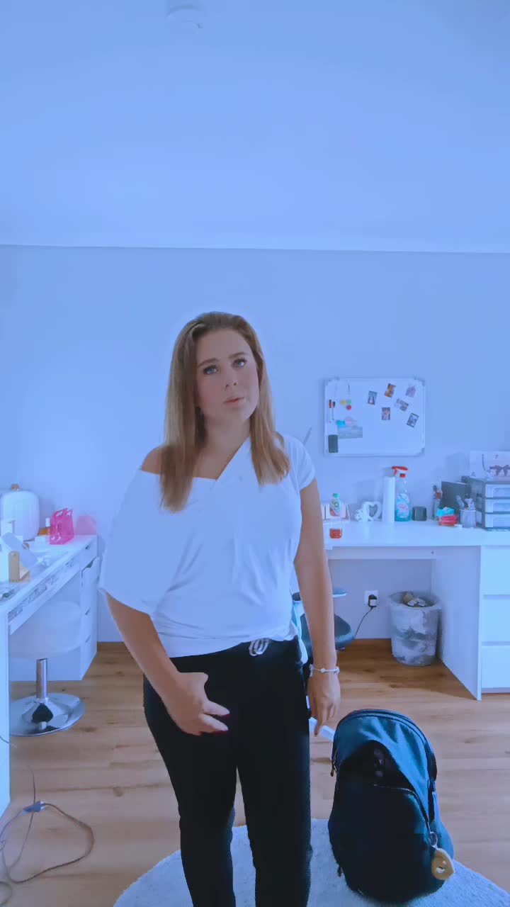 @Elly