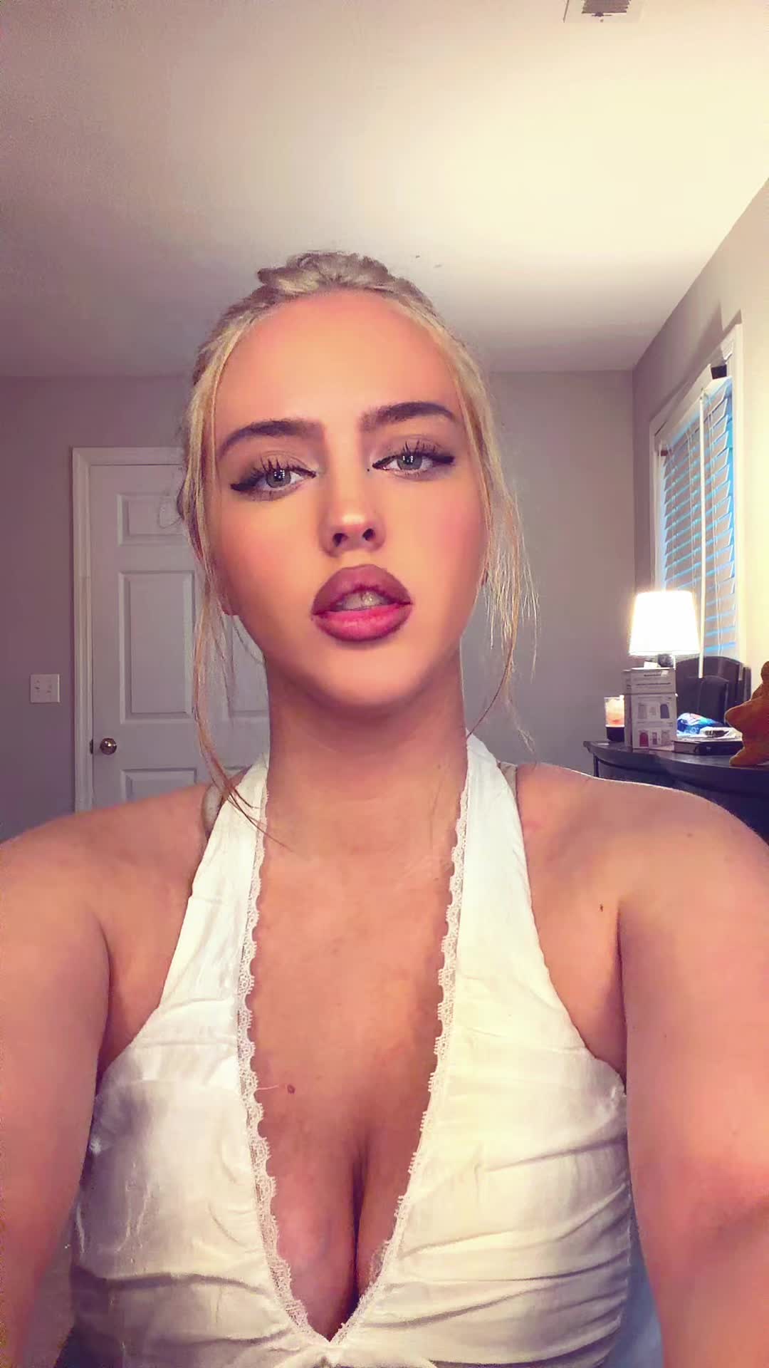 @Avylagz