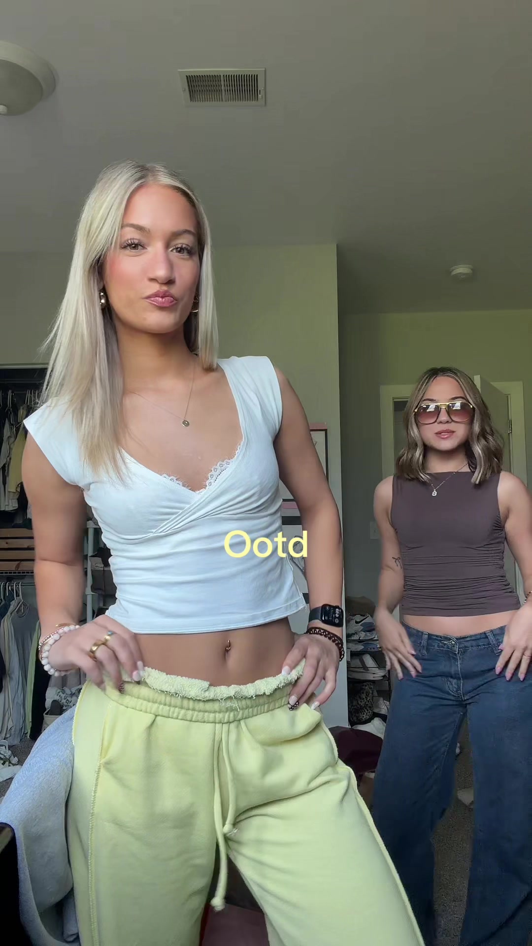 @caitlynnavery