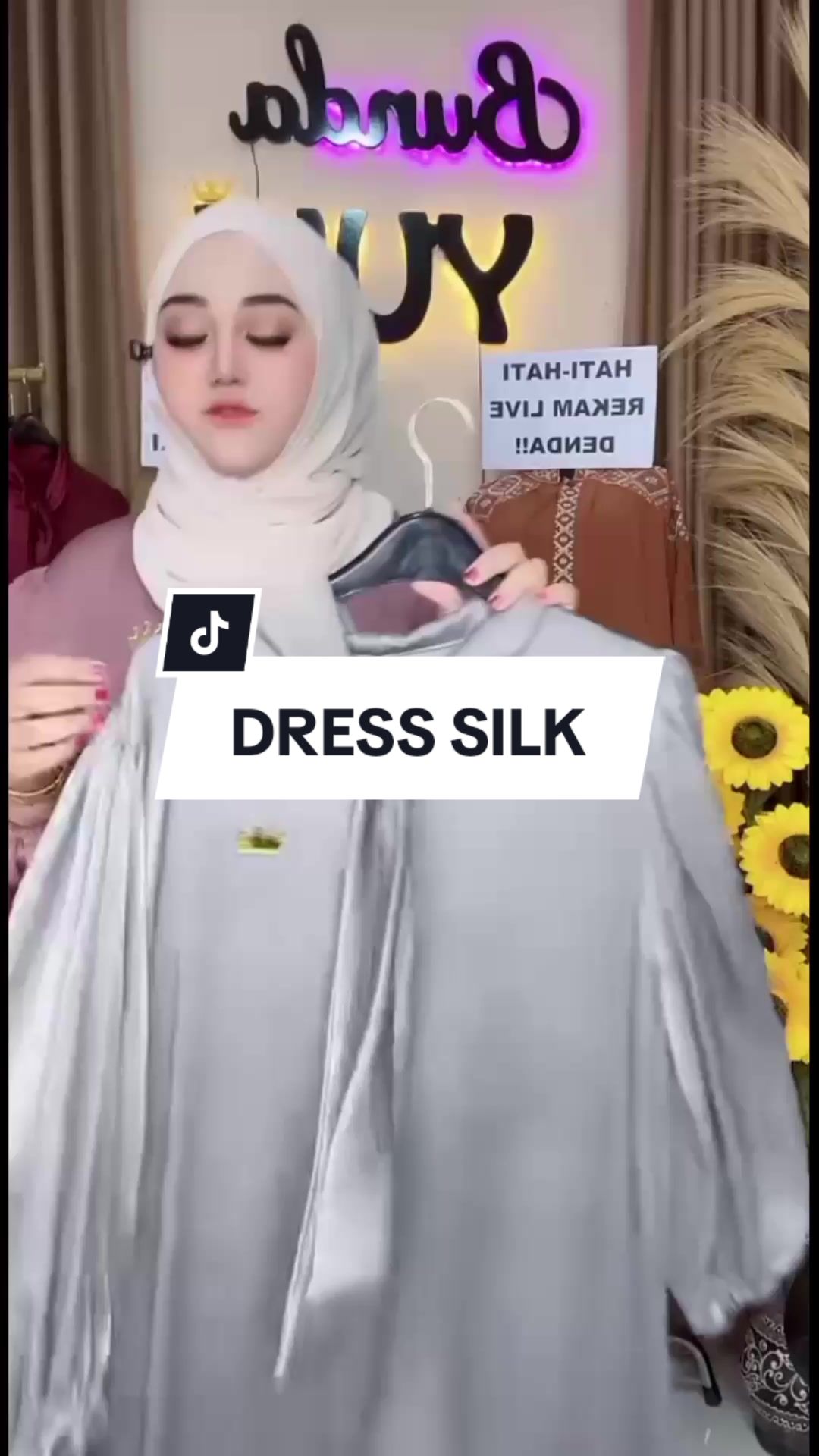@Lɪᴠᴇ