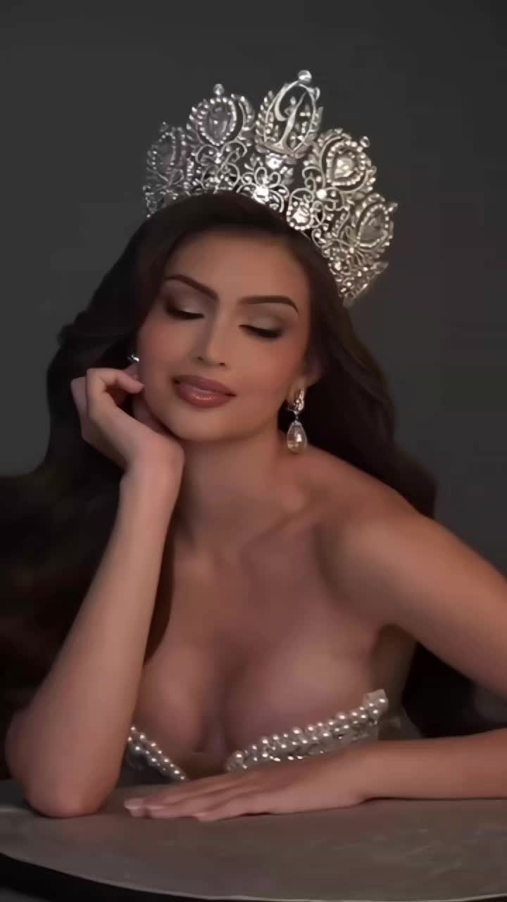 @Miss_Universe25