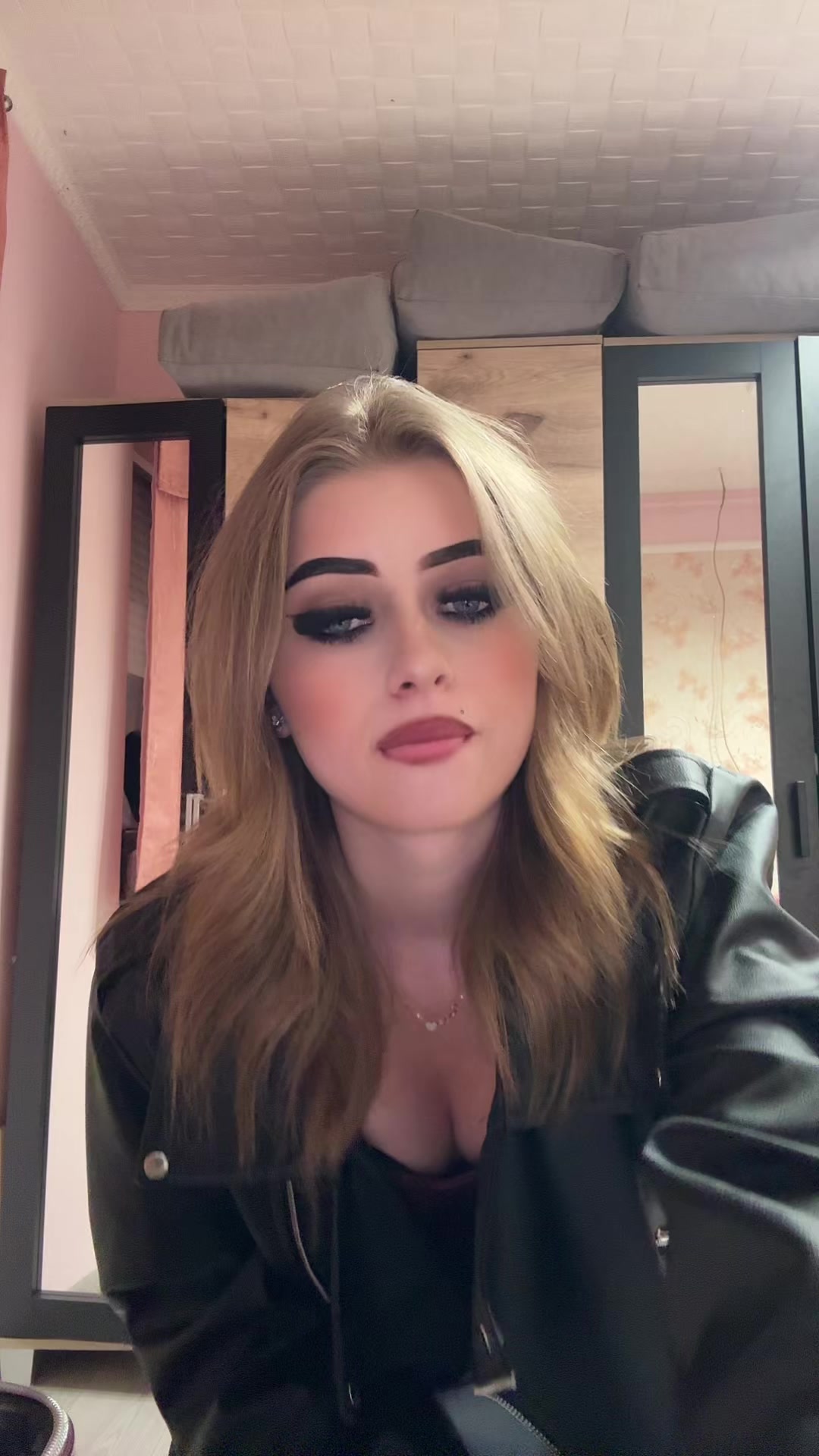 @Lili&agrave;na szem&eacute;lyesen🐆😝