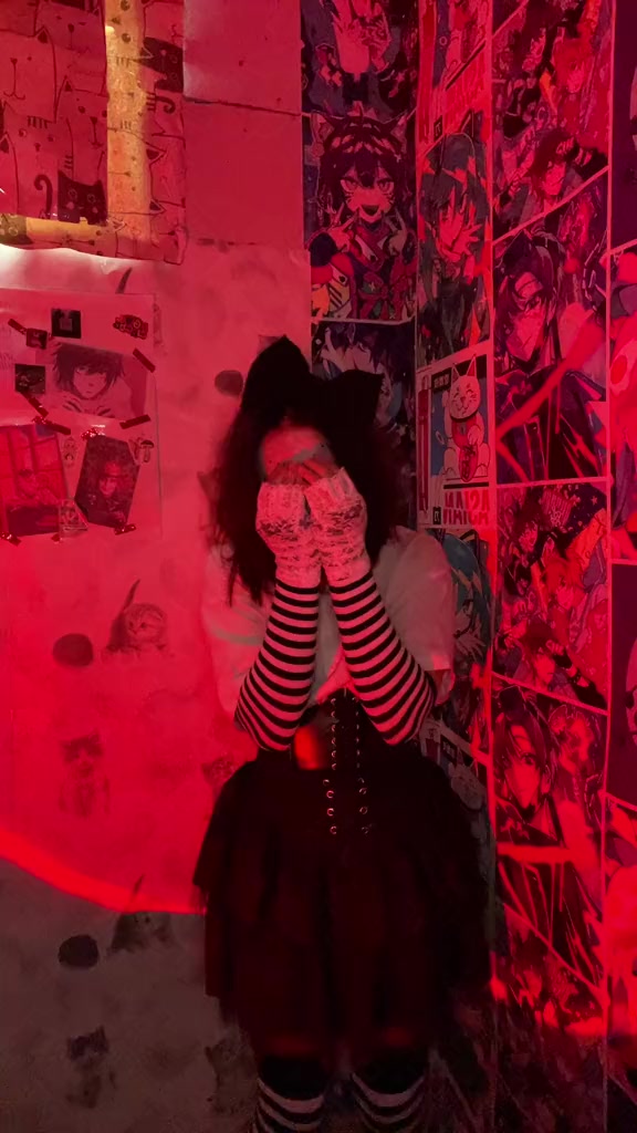@Astrid Goth🍒