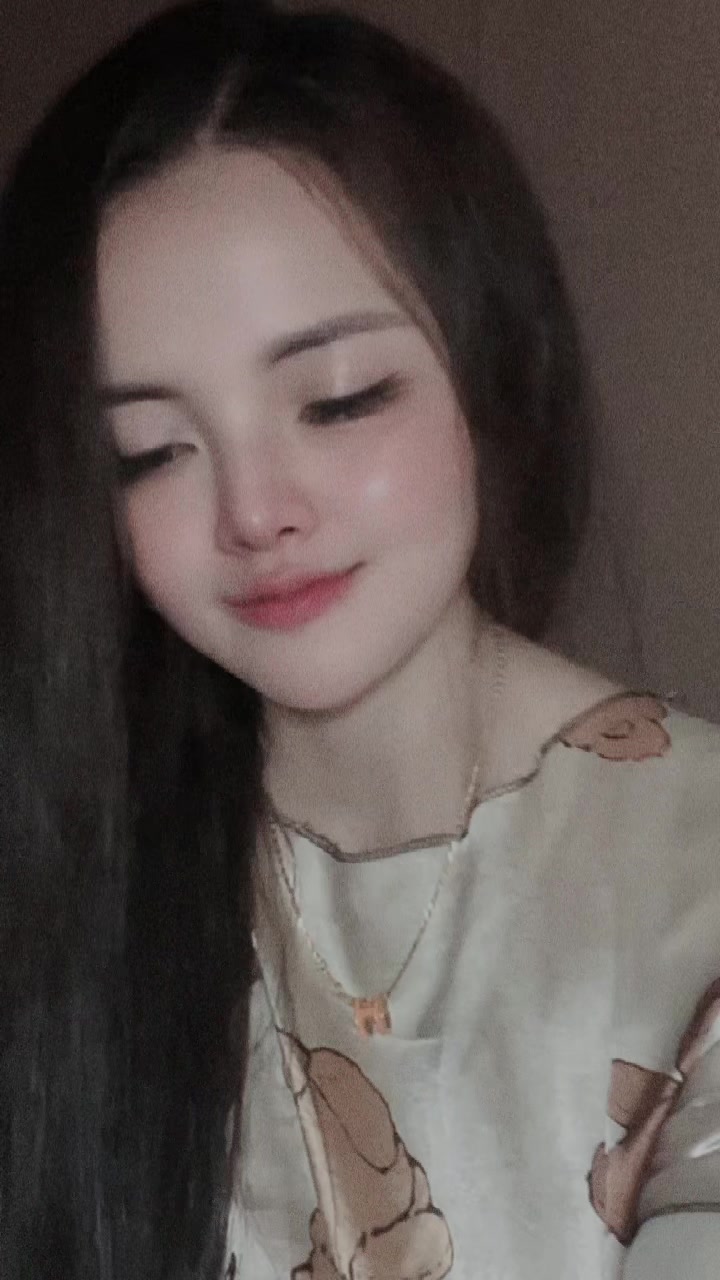 @mia Elleny.