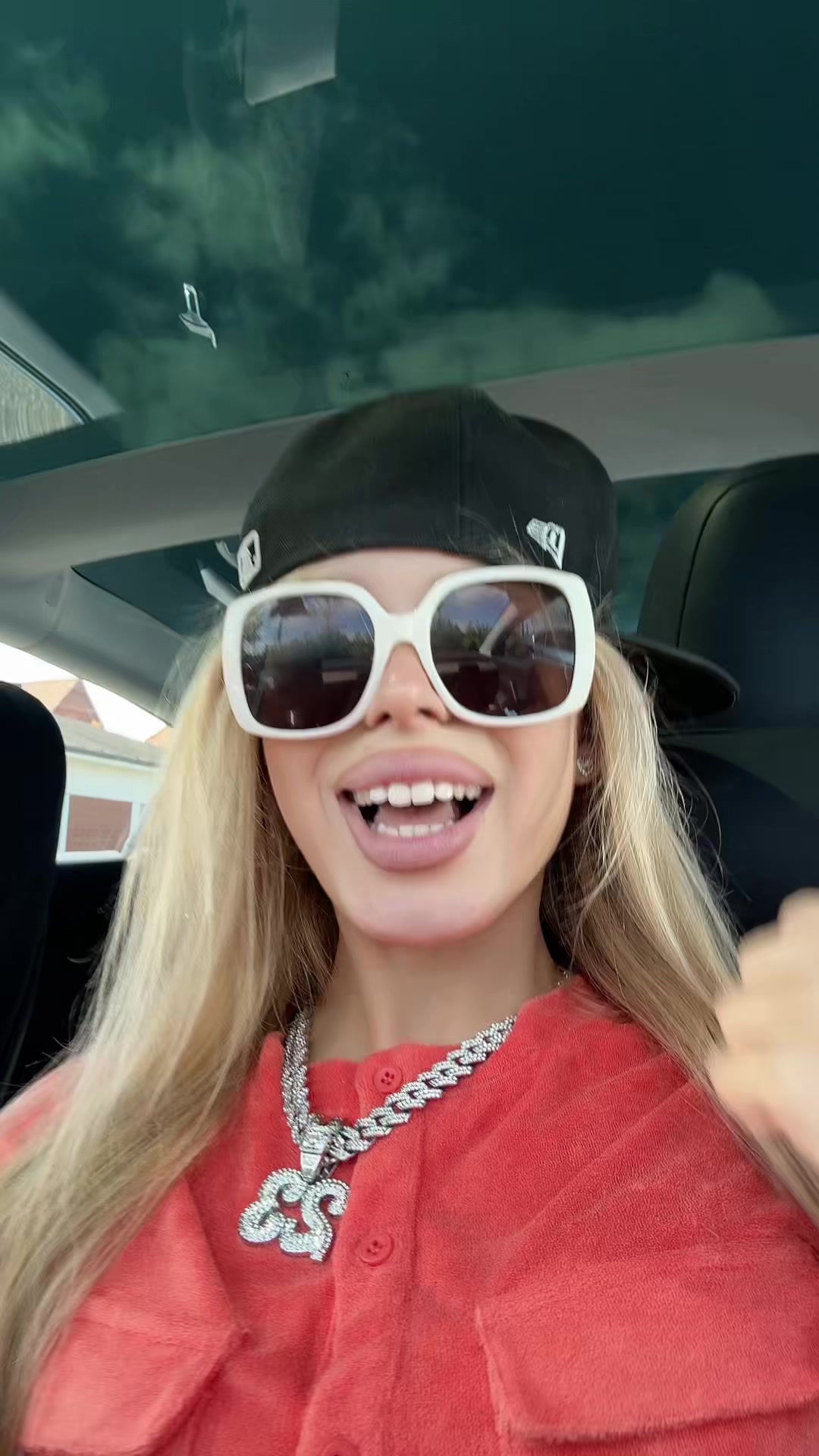 @lizzitak