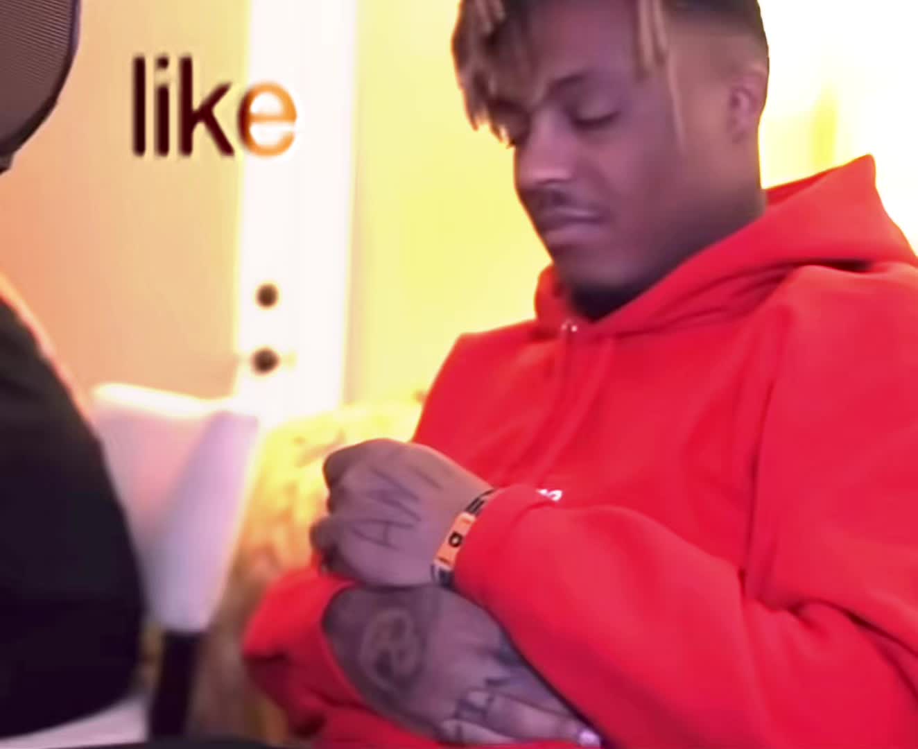 @🎧