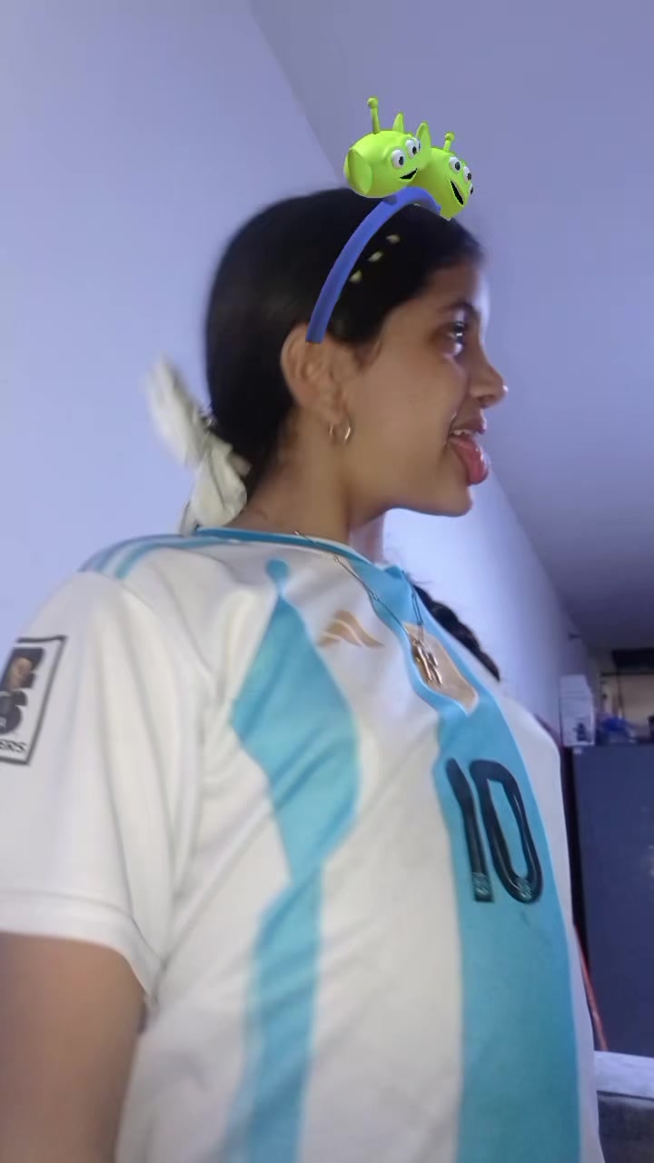@la niña del pelo largo,