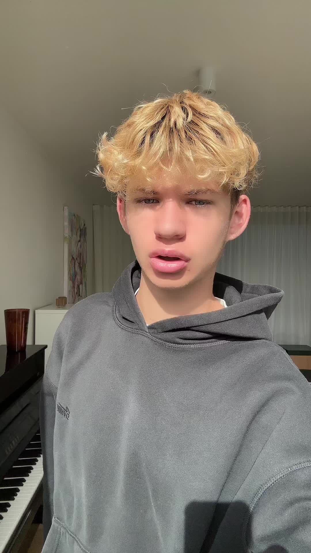 @L O W I E K