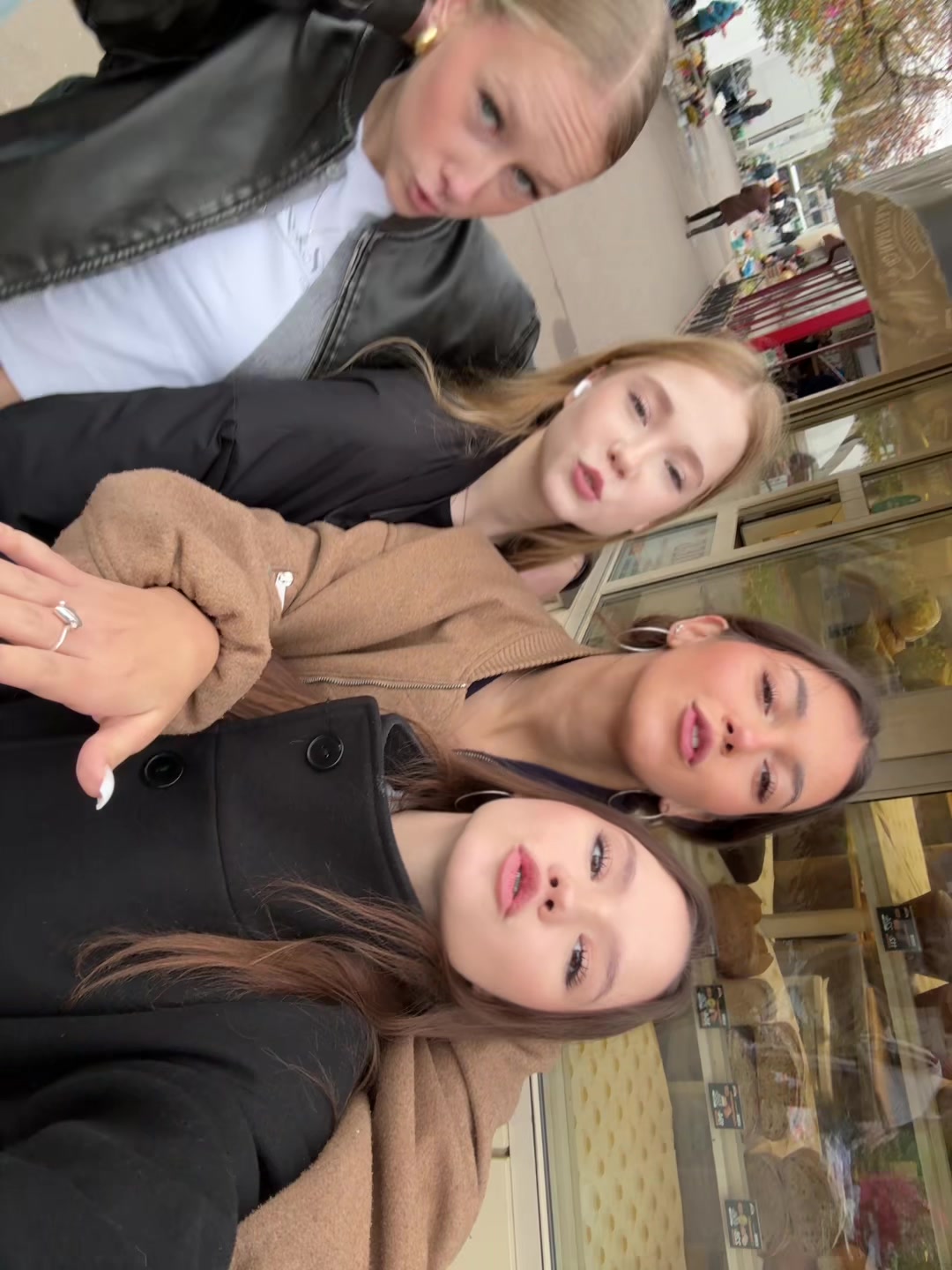 @комии