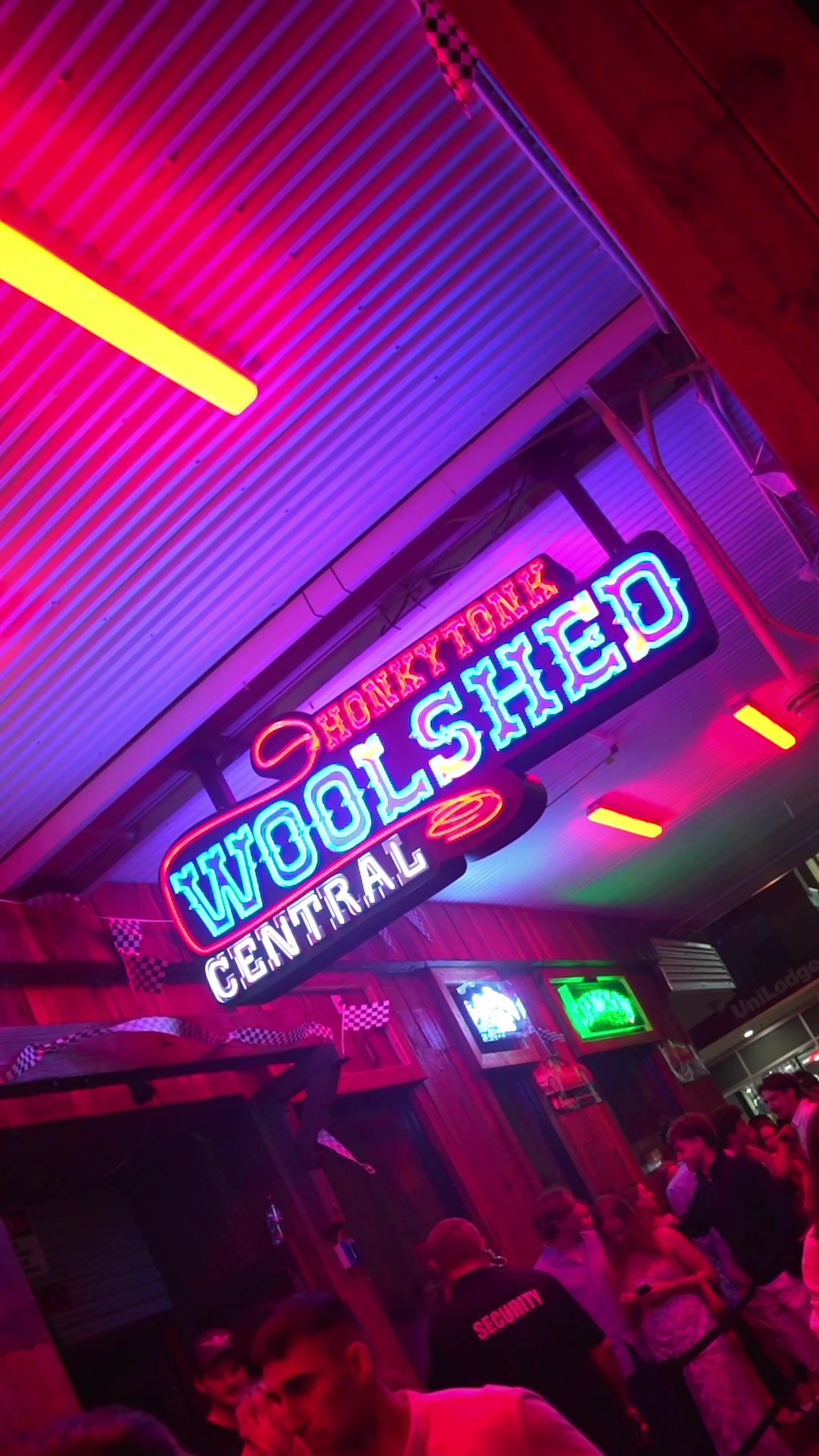 @WOOLSHED ON HINDLEY