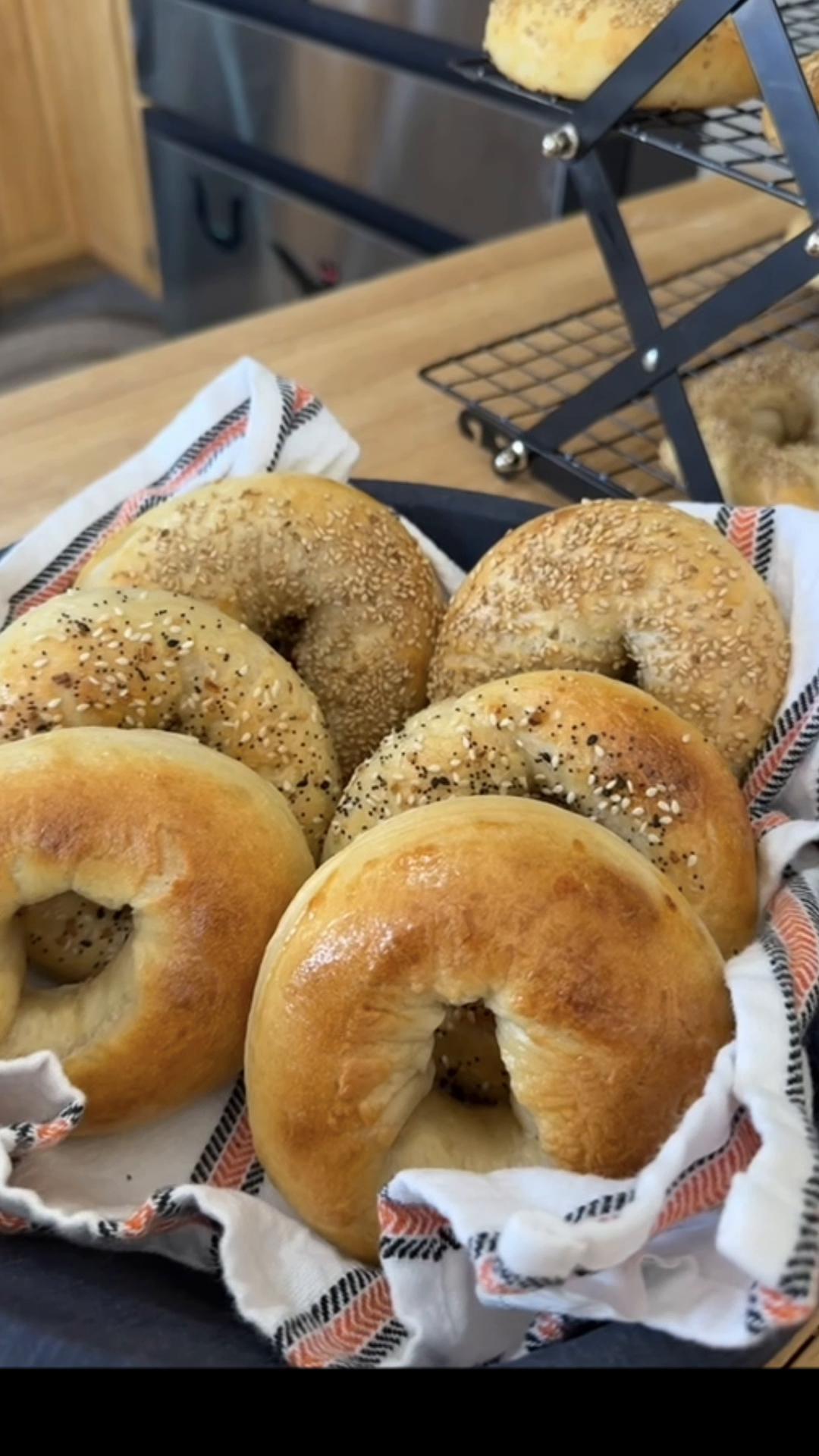 @Hali Holt 🥨