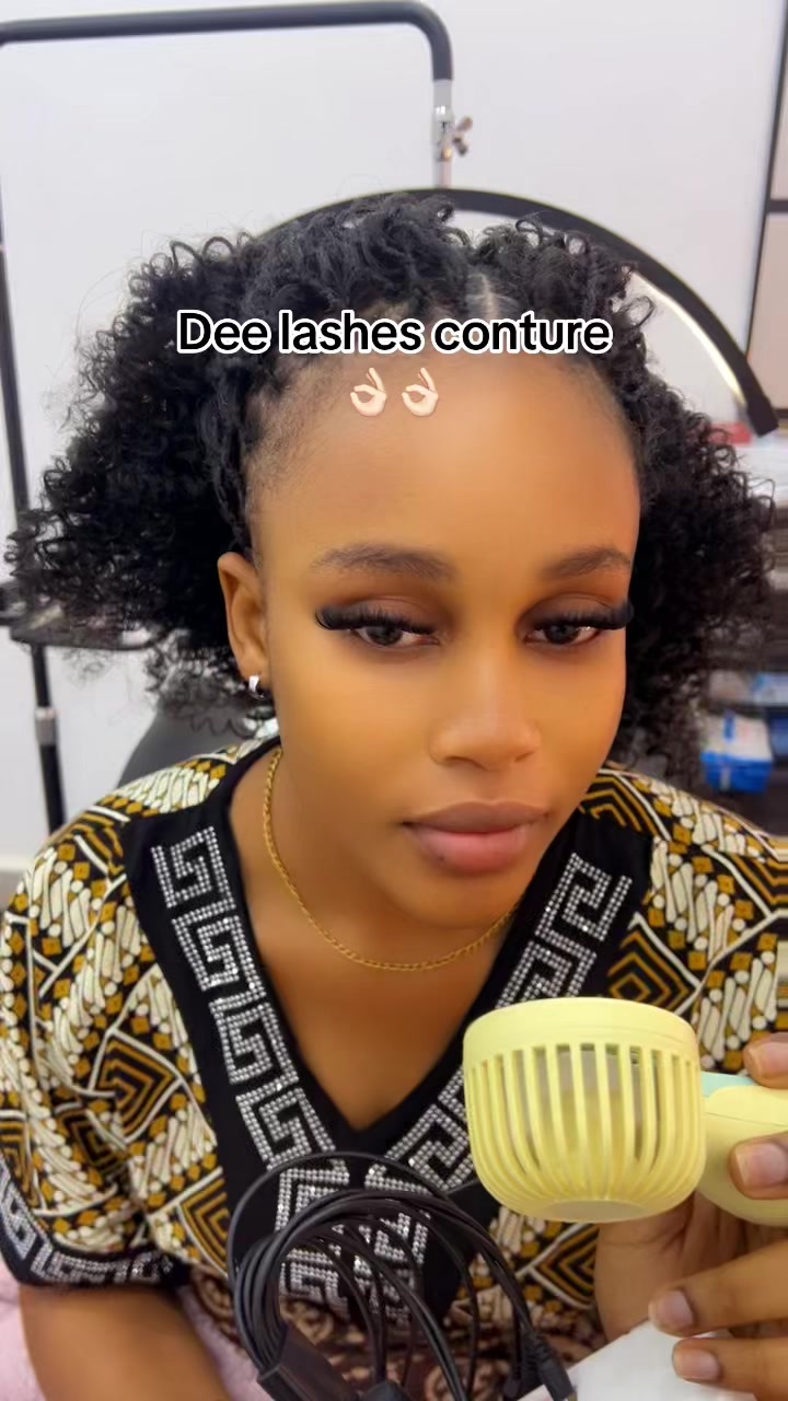 @Dee_lashes_conture