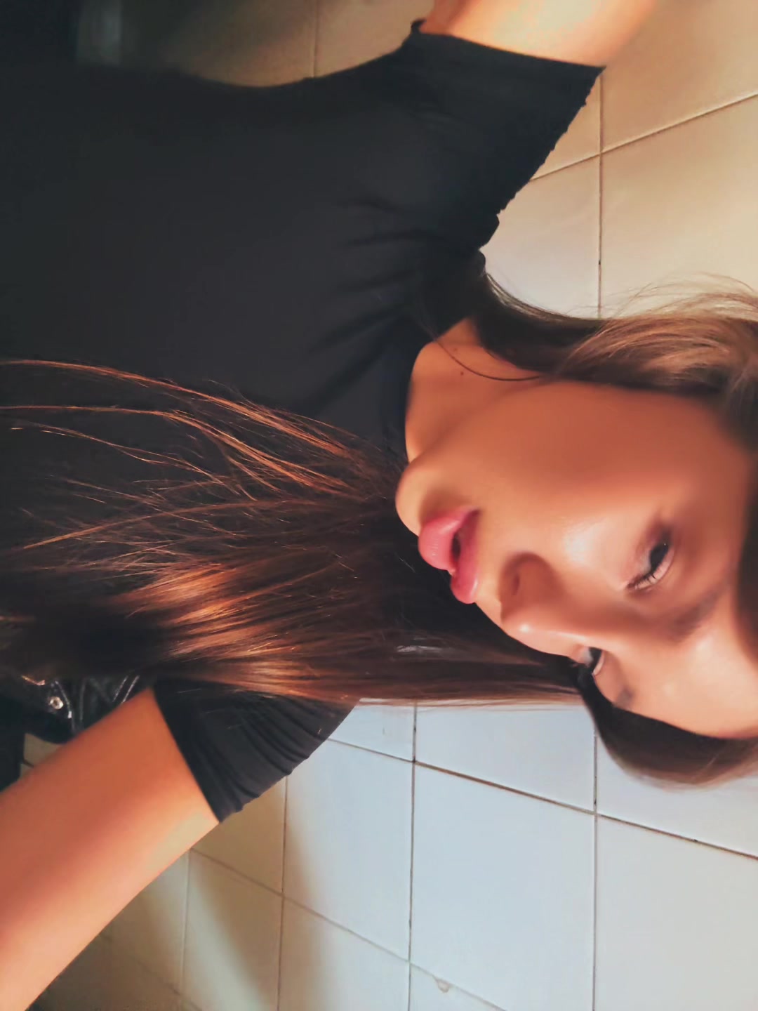 @<8