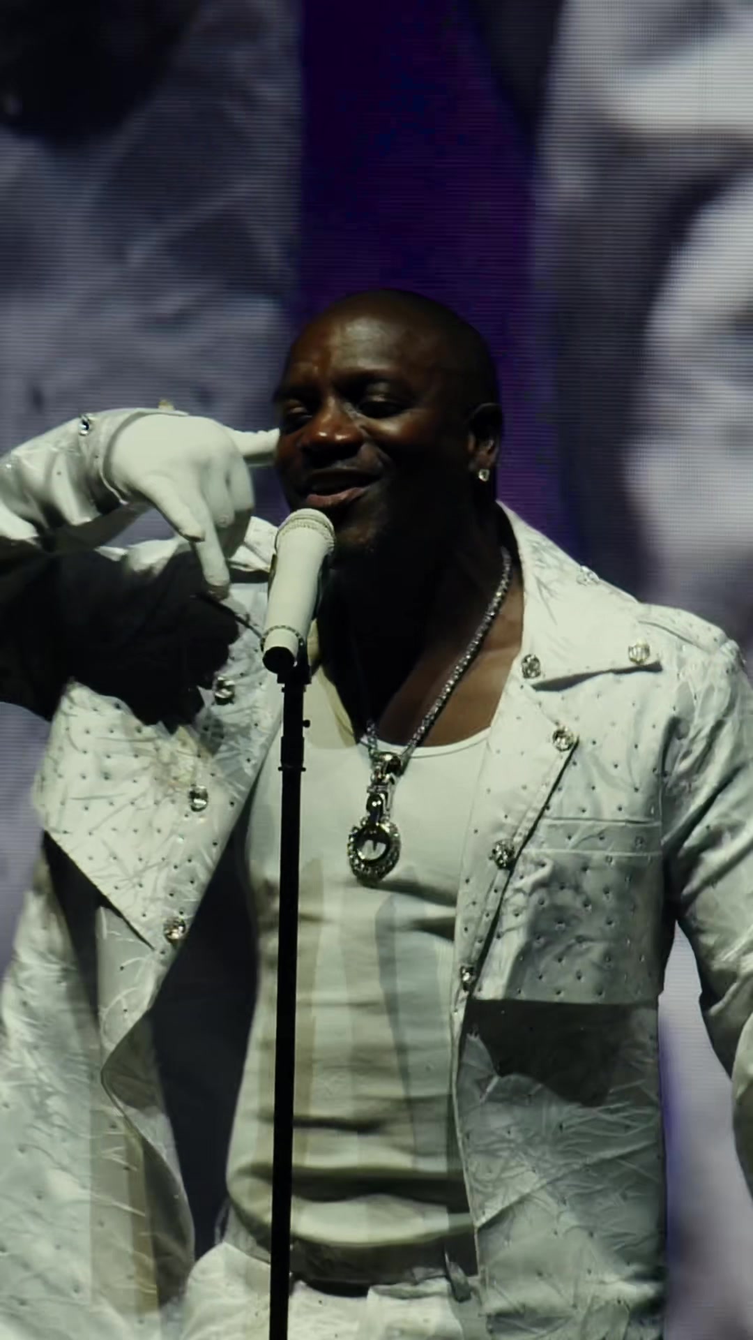 @AKON