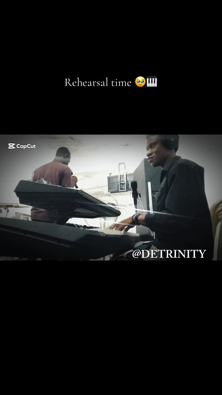 @DE TRINITY 👑🎧