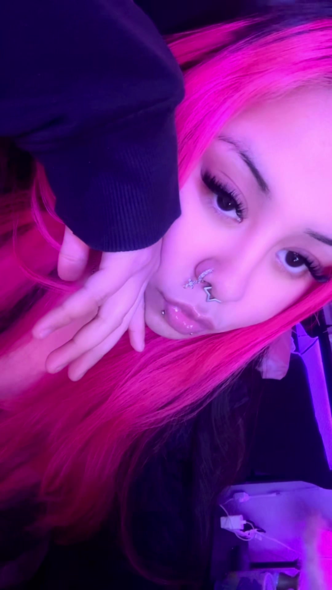 @Mia𖤐