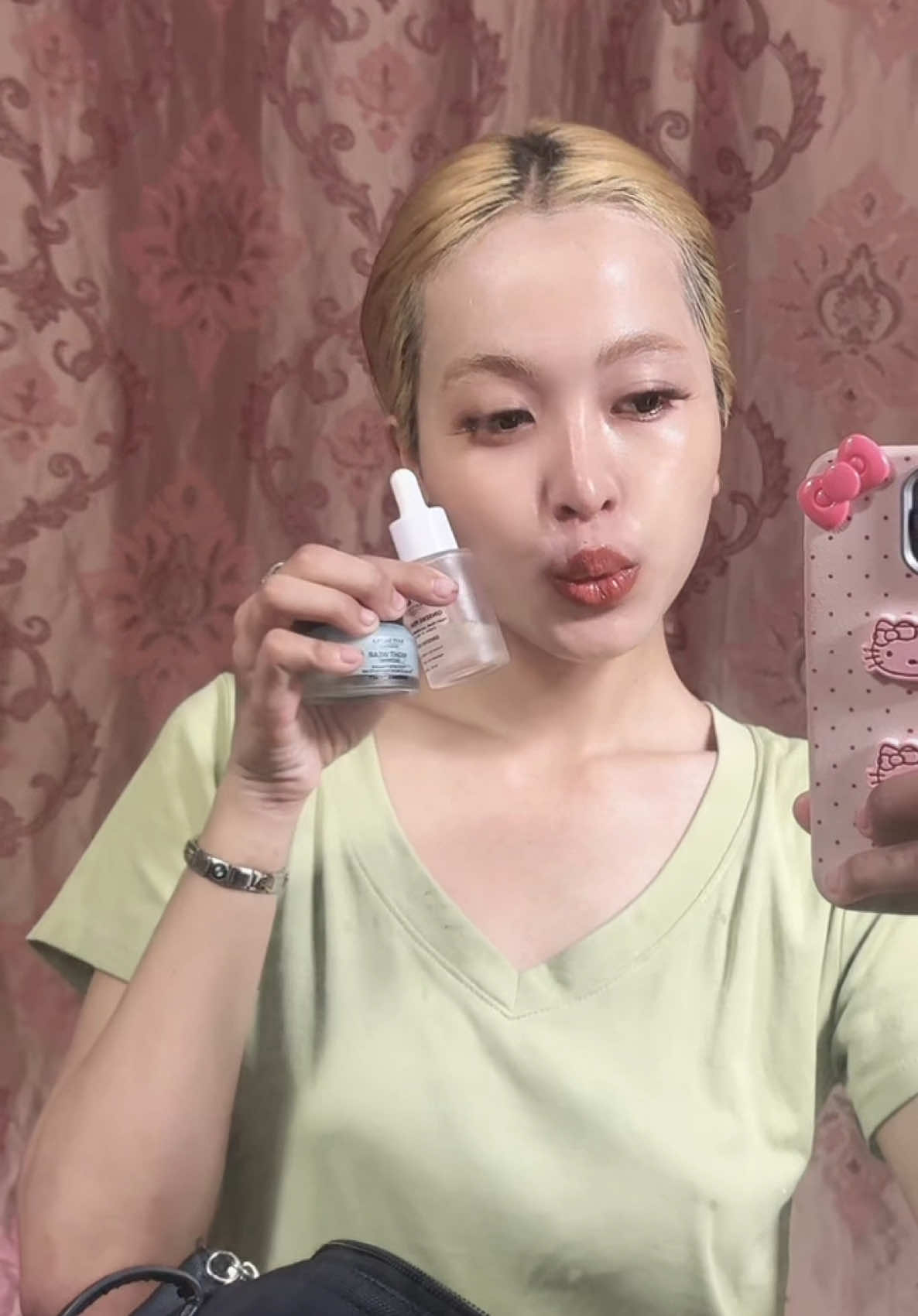 @Betsy Bombastic - ប៊េតសុី