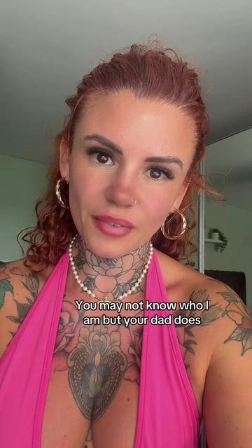 @pinklipslina