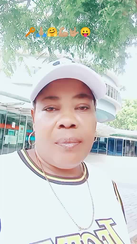 @Marie Therese Genois🇭🇹🇪🇸