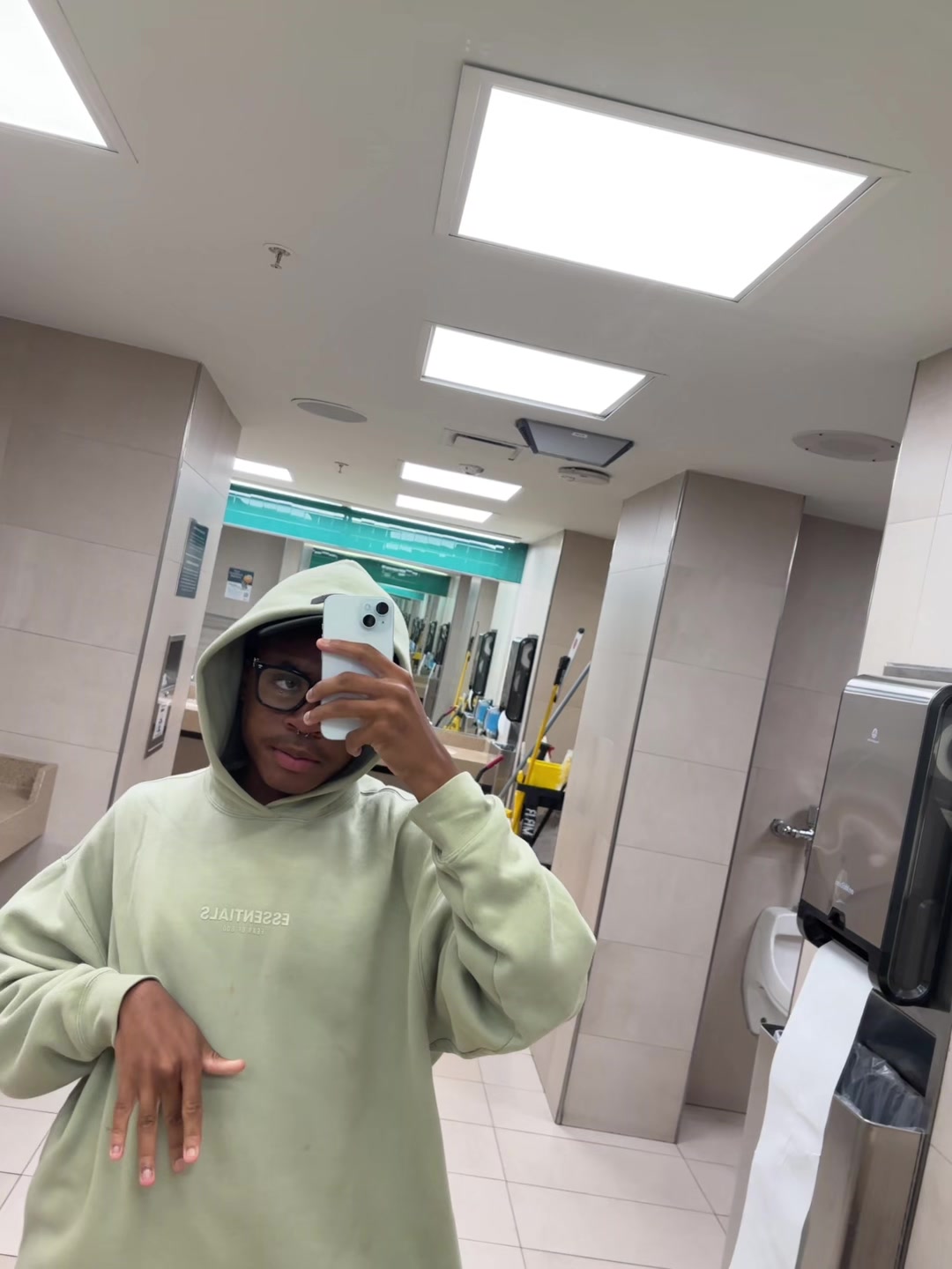 @︎