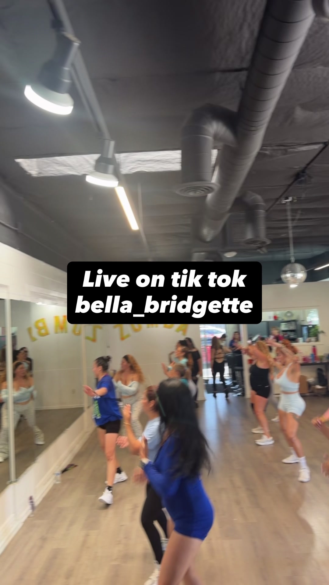 @Bella_B_