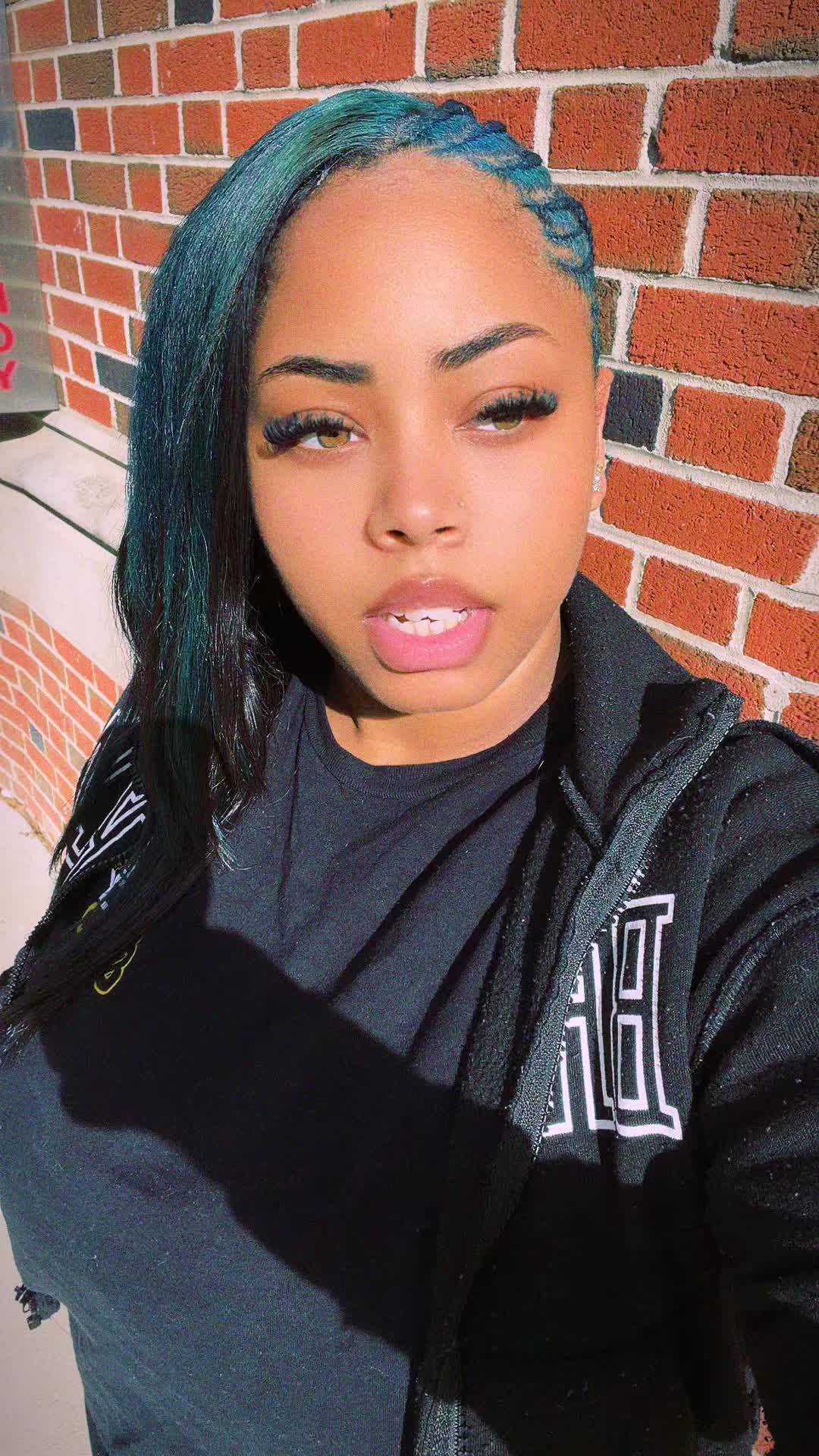 @Lovely.Vee