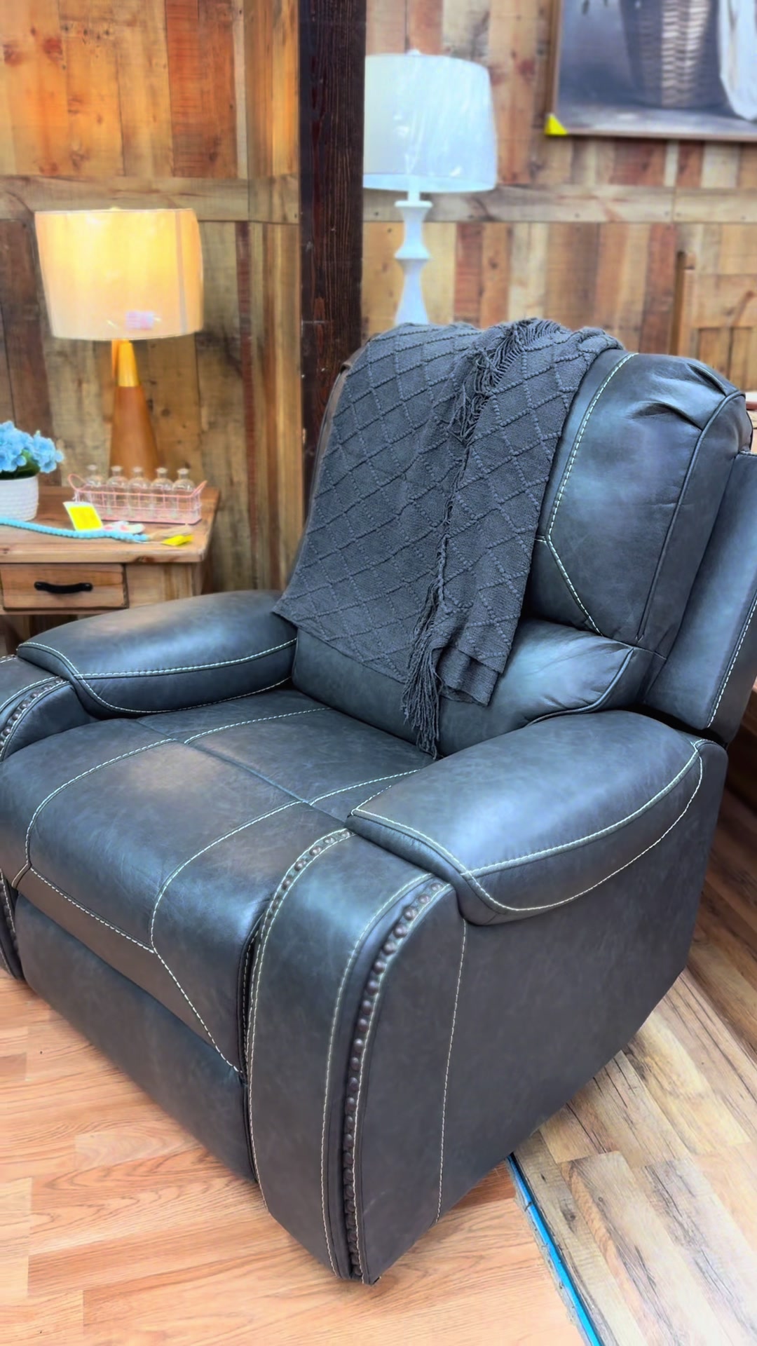 @RusticFurnitureDepot
