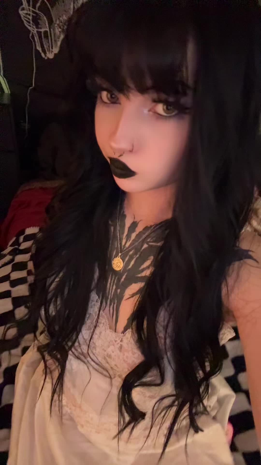 @𝓁𝒾𝒶𝓃𝒶🧟&zwj;♀️