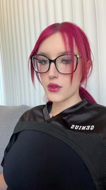 @itslarissatrishelle