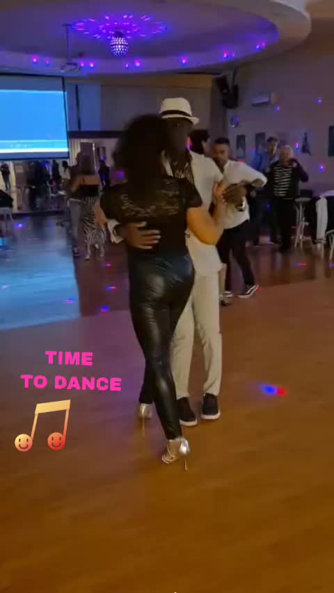 @Monia&Dance