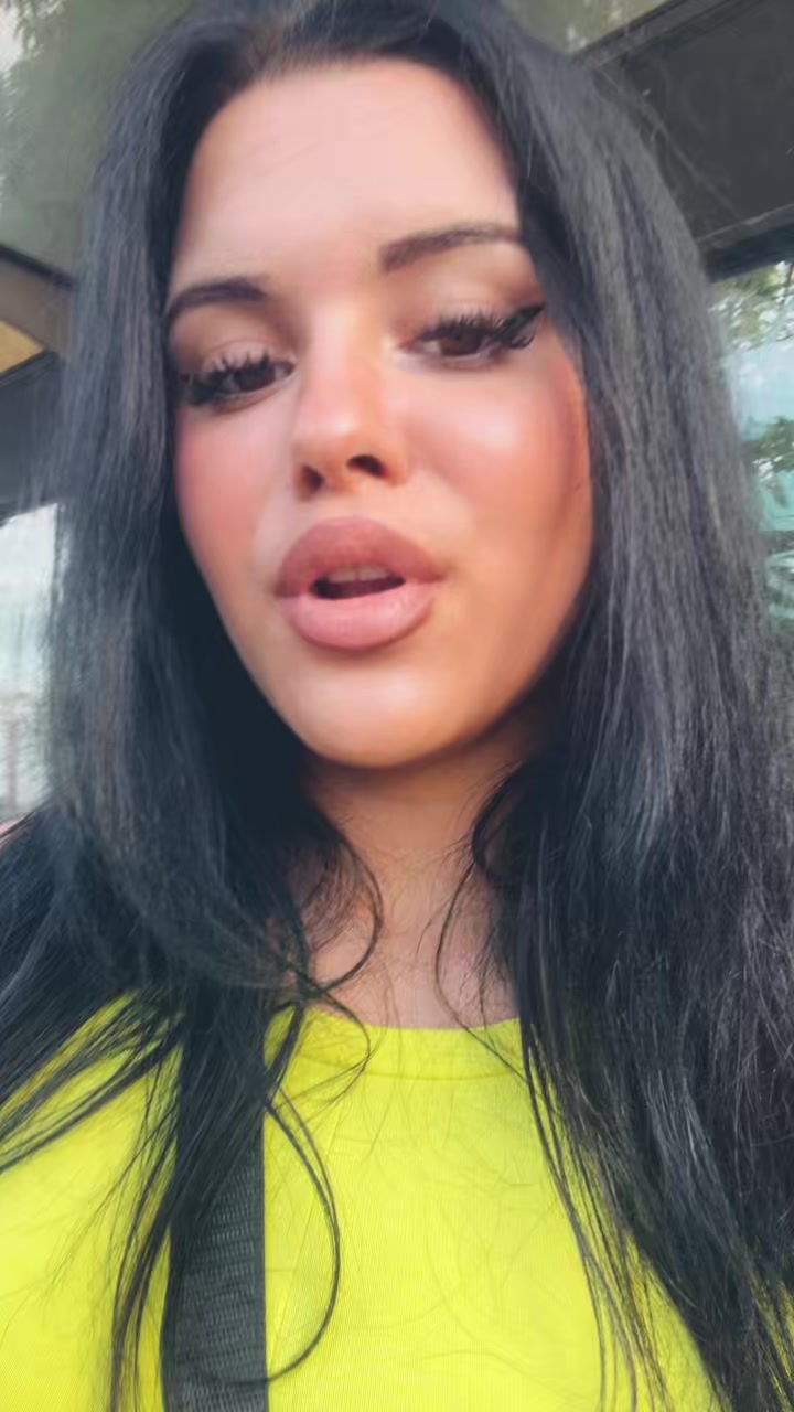 @neeveenica