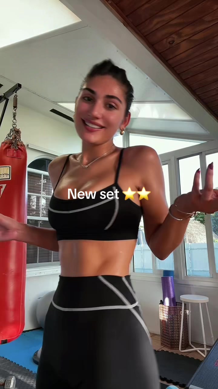 @carmenatealexa