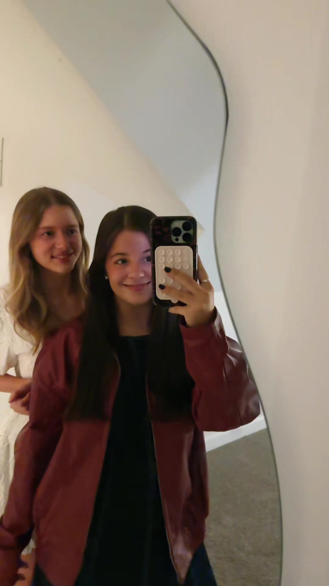 @liasansbury