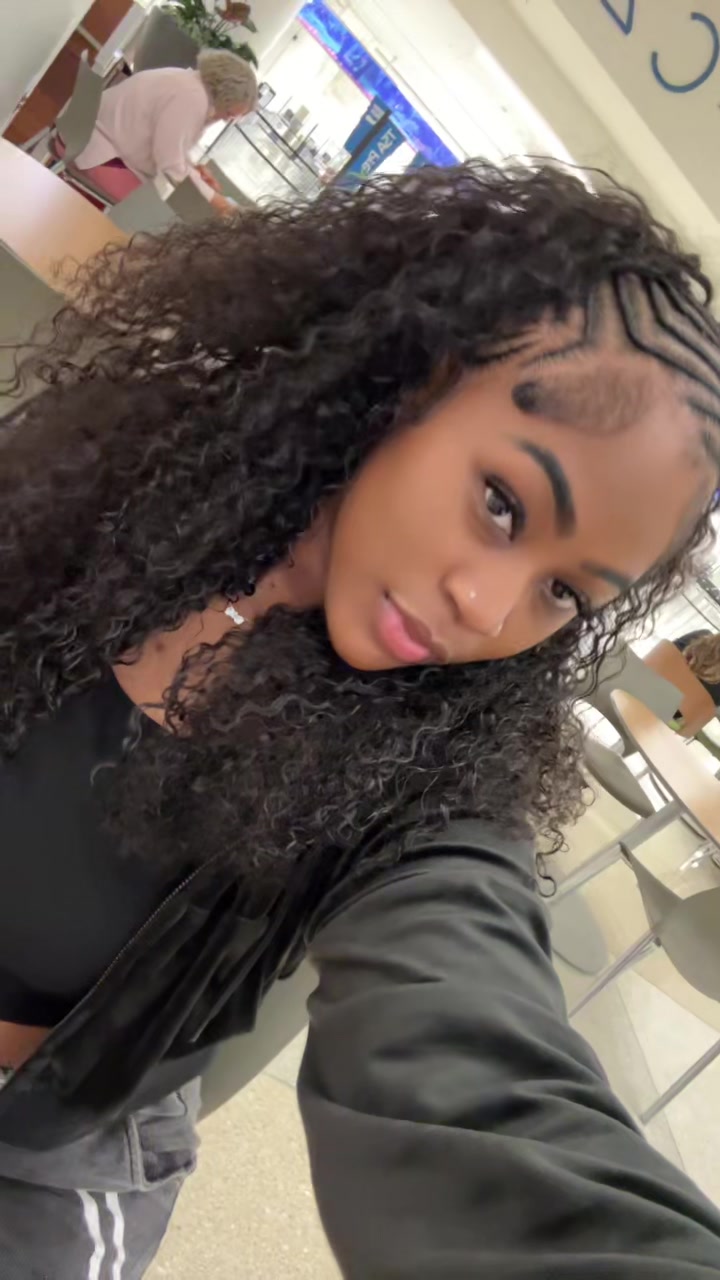 @RenéeRochér 🎀 .