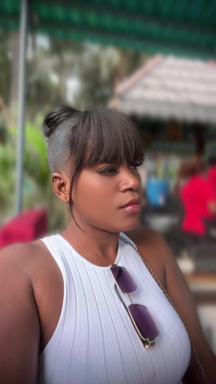 @Sarah Muzi la star