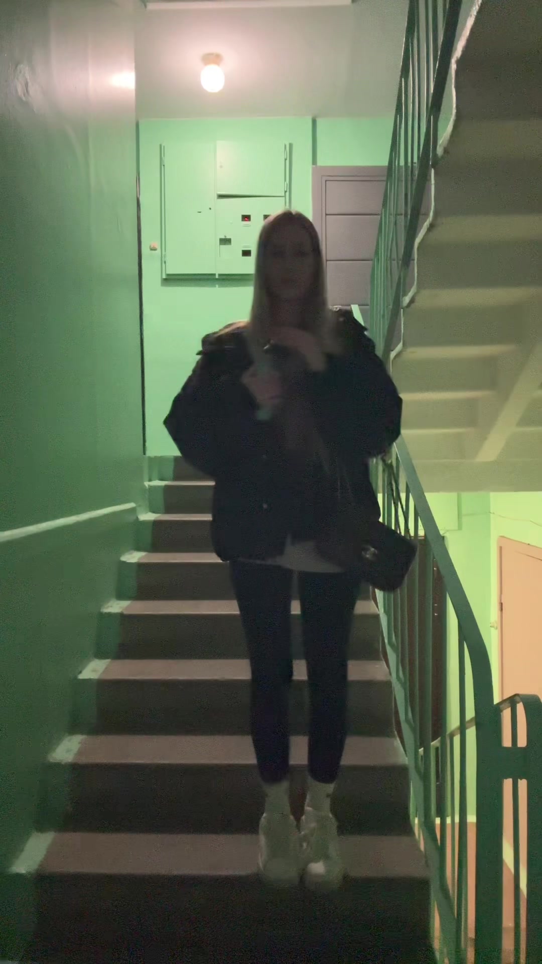 @👅👧🏼