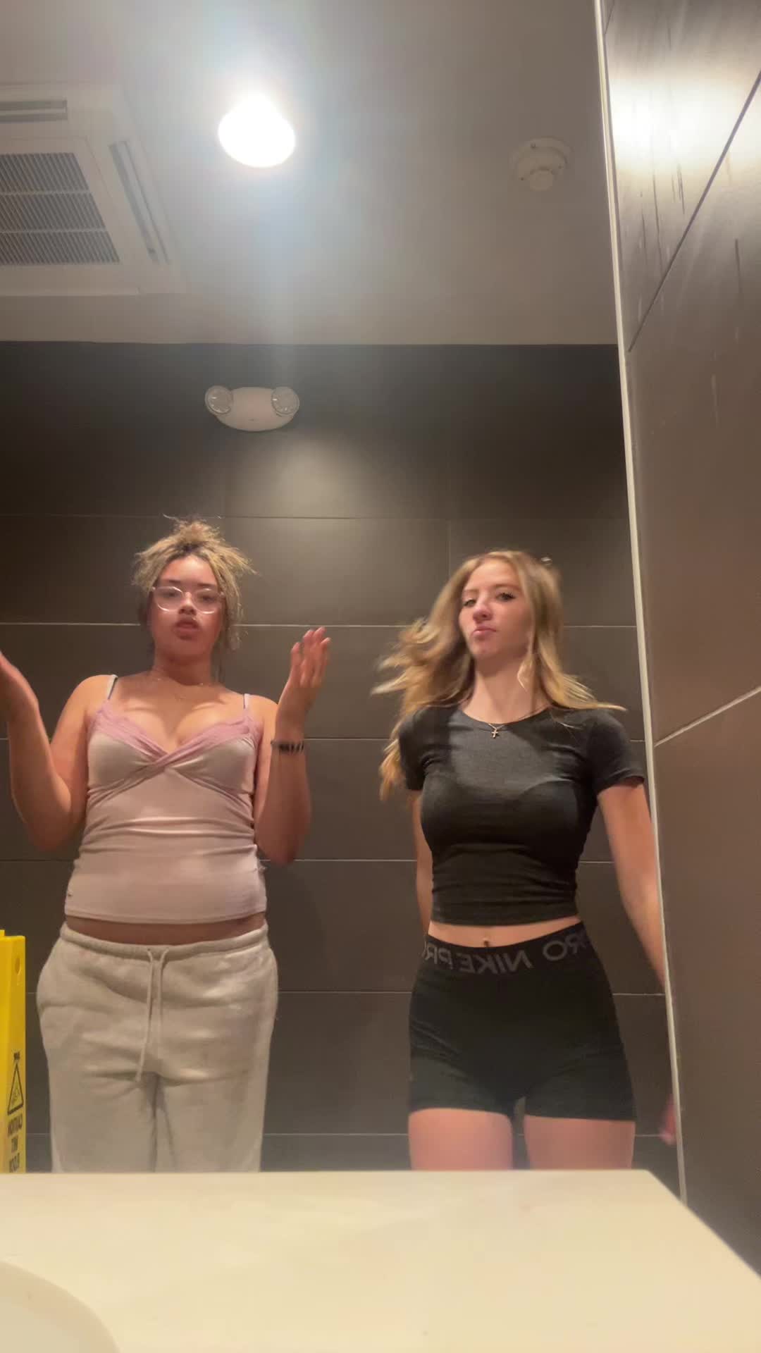 @livy.poo.16