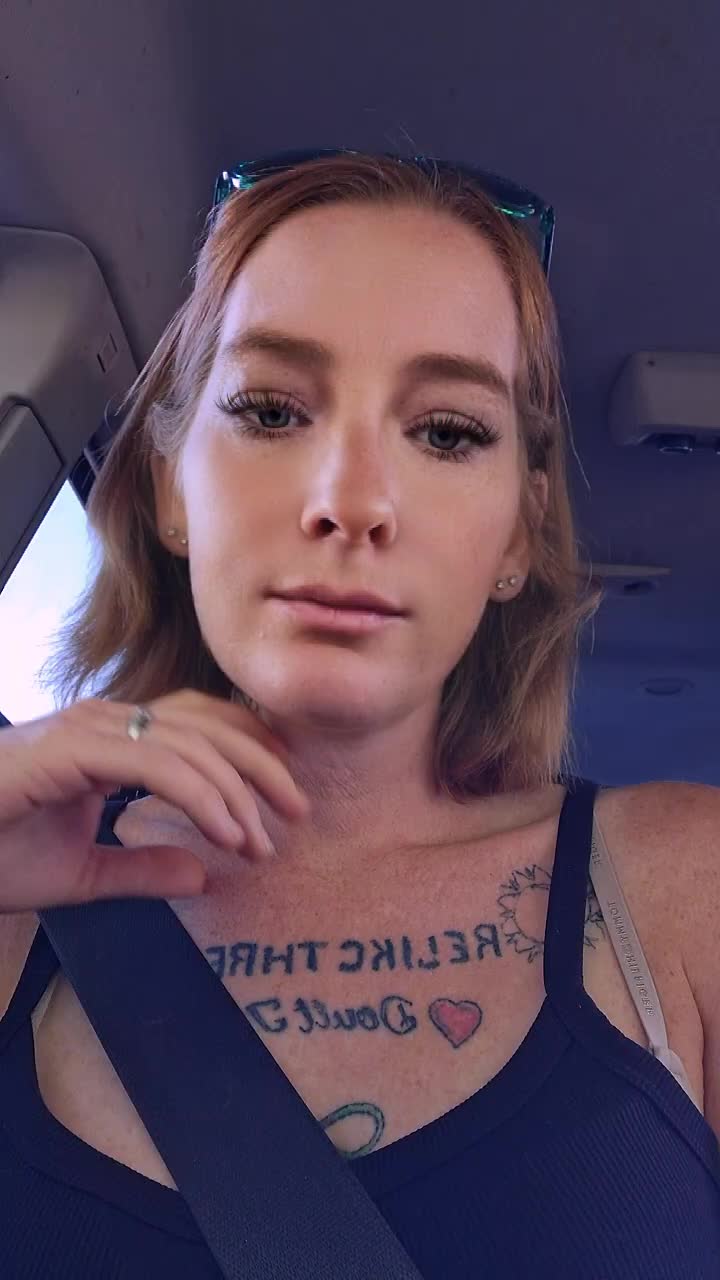 @SimplyLizzy93